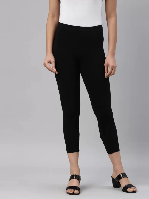 Women Solid Black Cotton Cropped Legging