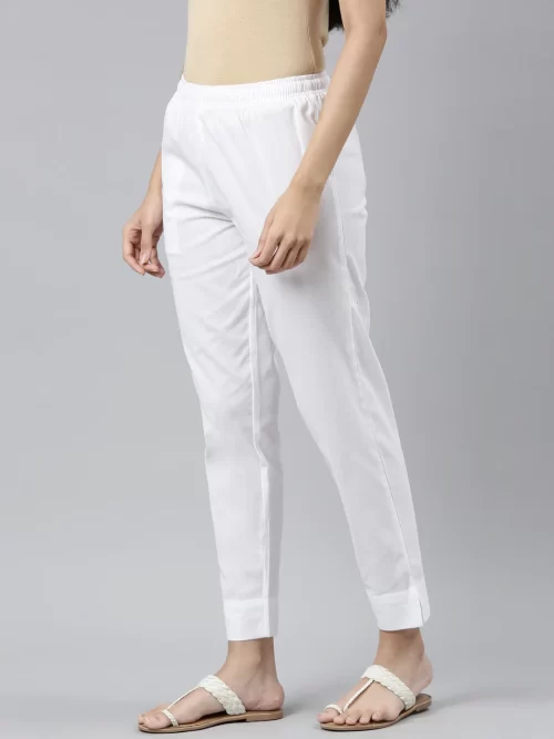 Women Solid White Cotton Pencil Pant